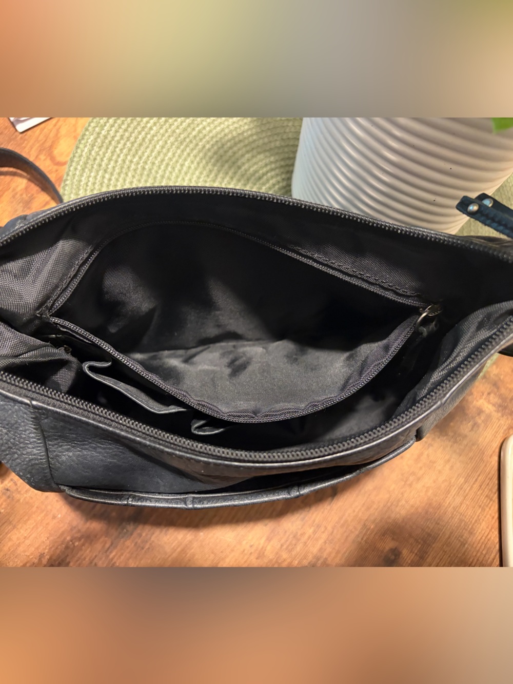 Osgoode Marley Black Leather Shoulder Bag - Picture 6 of 8